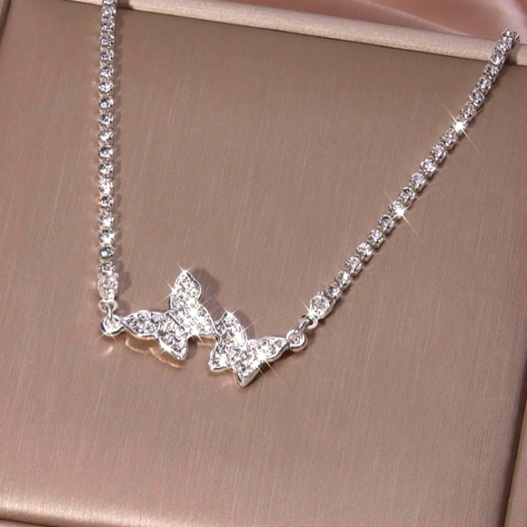 Jewelry - 🔥ELEGANT BUTTERFLY RHINESTONE PENDANT NECKLACE🔥